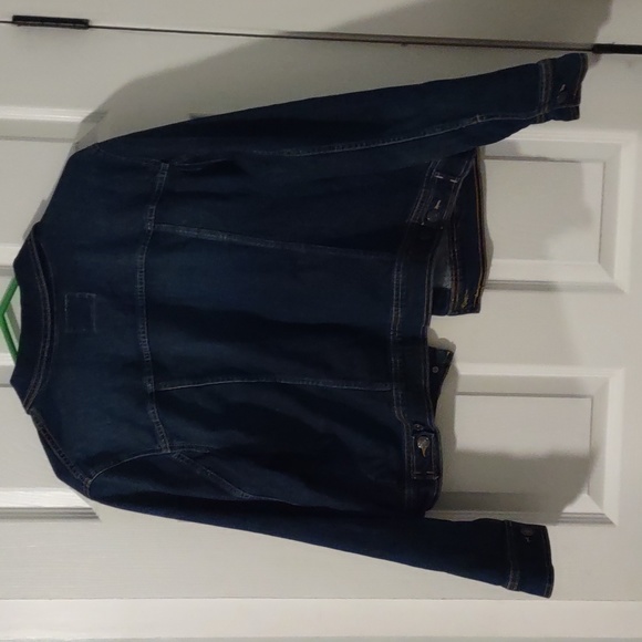 Old navy jean jacket - Picture 3 of 5